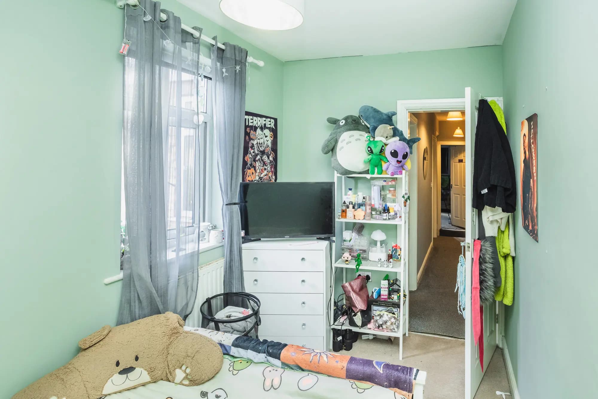 property photo 17 of 33