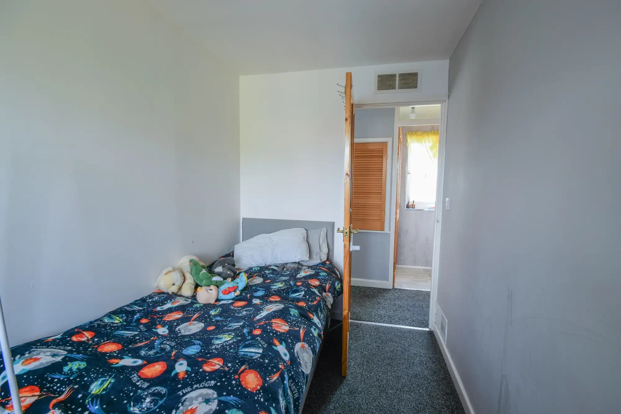 property photo 12 of 19