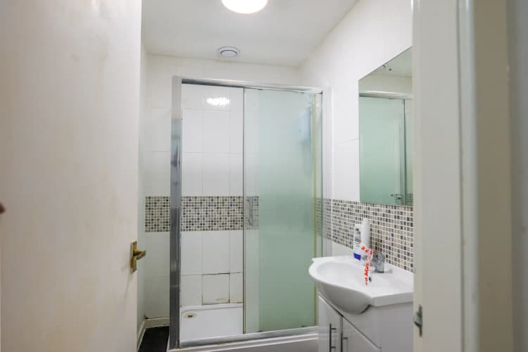 property photo 5 of 15