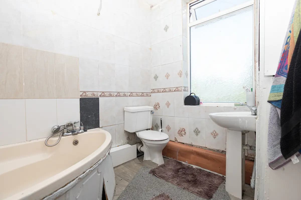 property photo 9 of 21