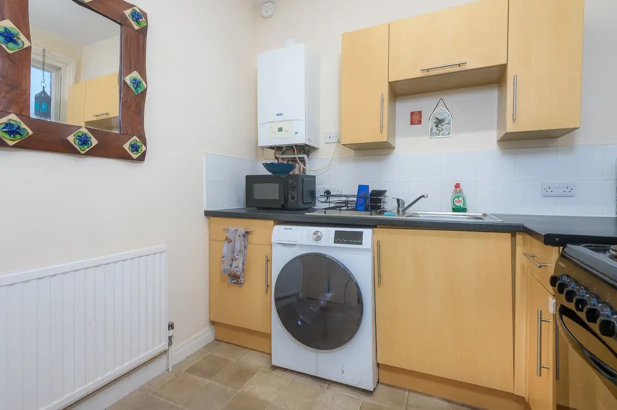 property photo 5 of 16