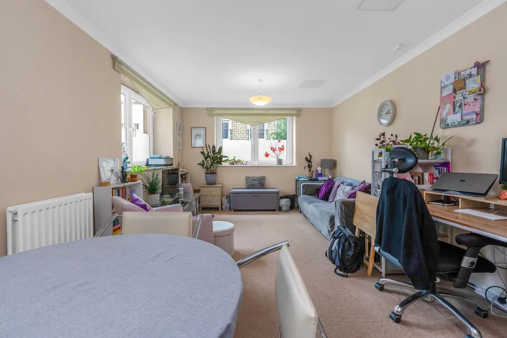 property photo 6 of 16