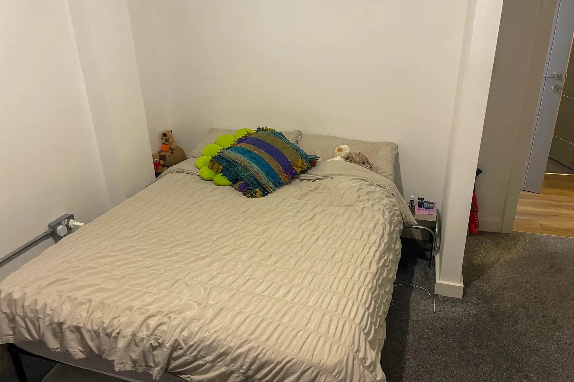 property photo 7 of 17