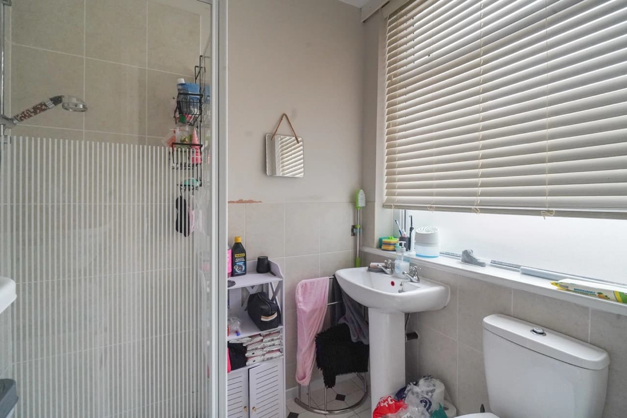 property photo 9 of 22