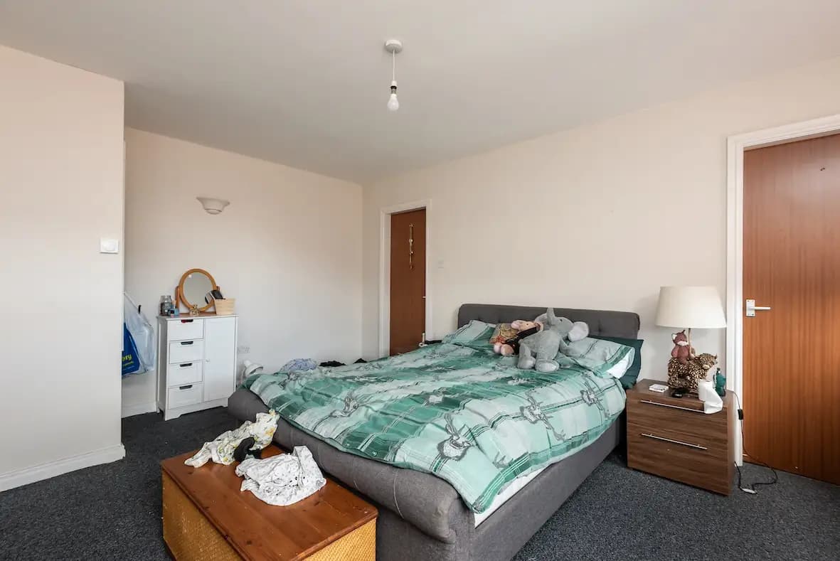property photo 25 of 34