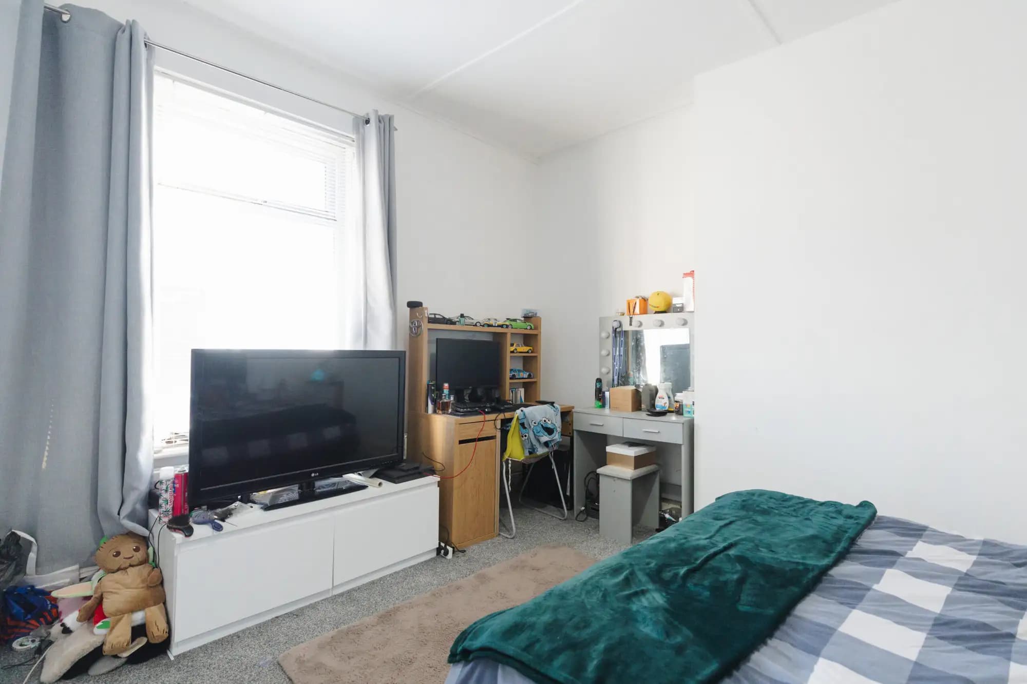 property photo 11 of 17