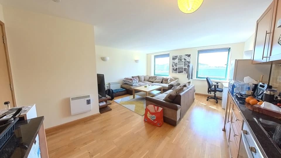 property photo 6 of 18