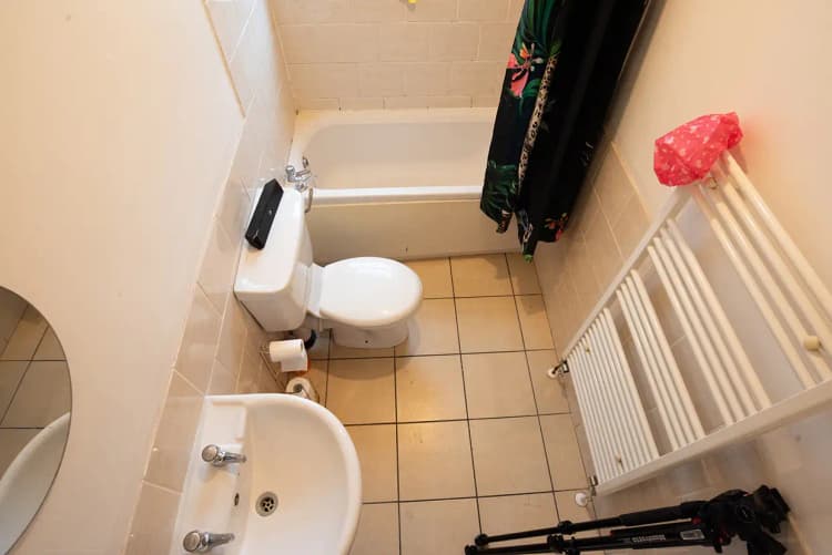 property photo 7 of 18