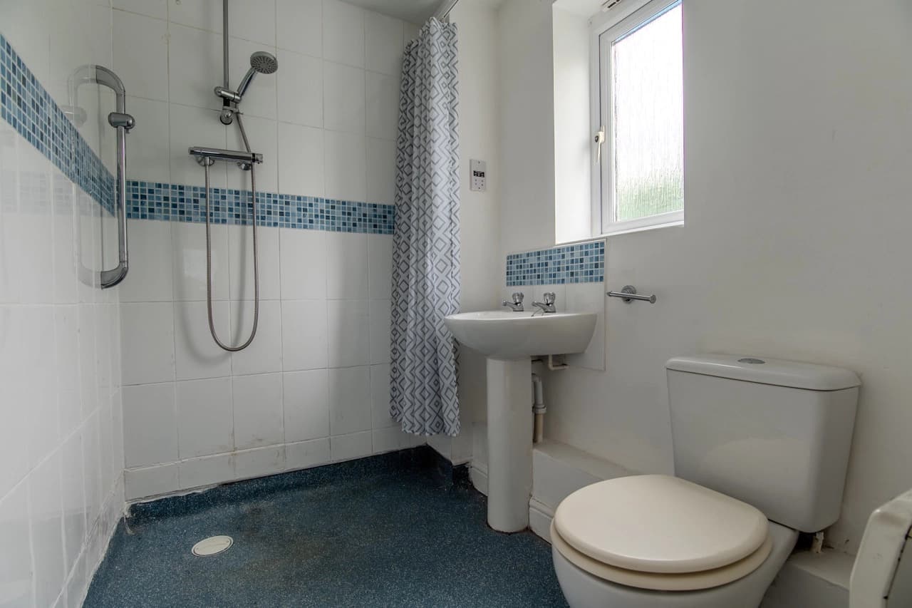 property photo 7 of 19