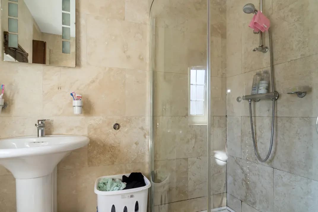 property photo 10 of 18