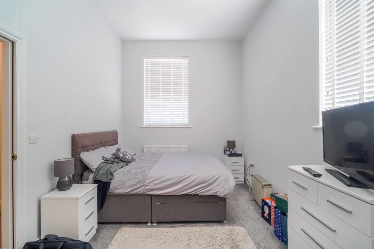 property photo 8 of 13