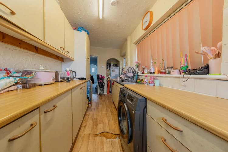 property photo 4 of 28