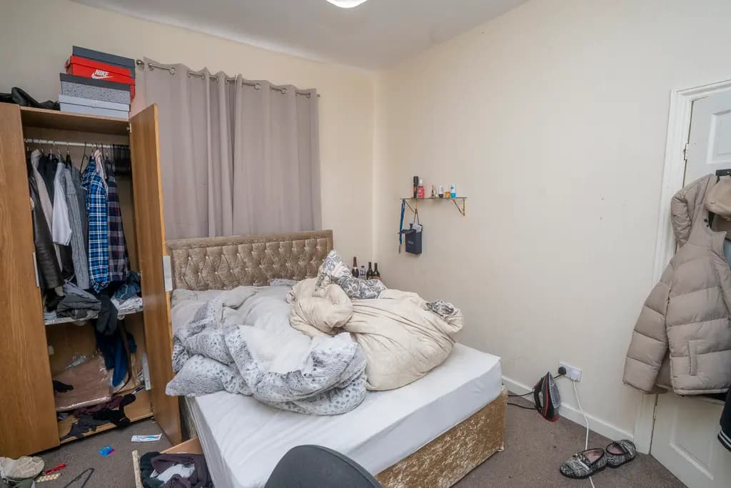 property photo 23 of 32