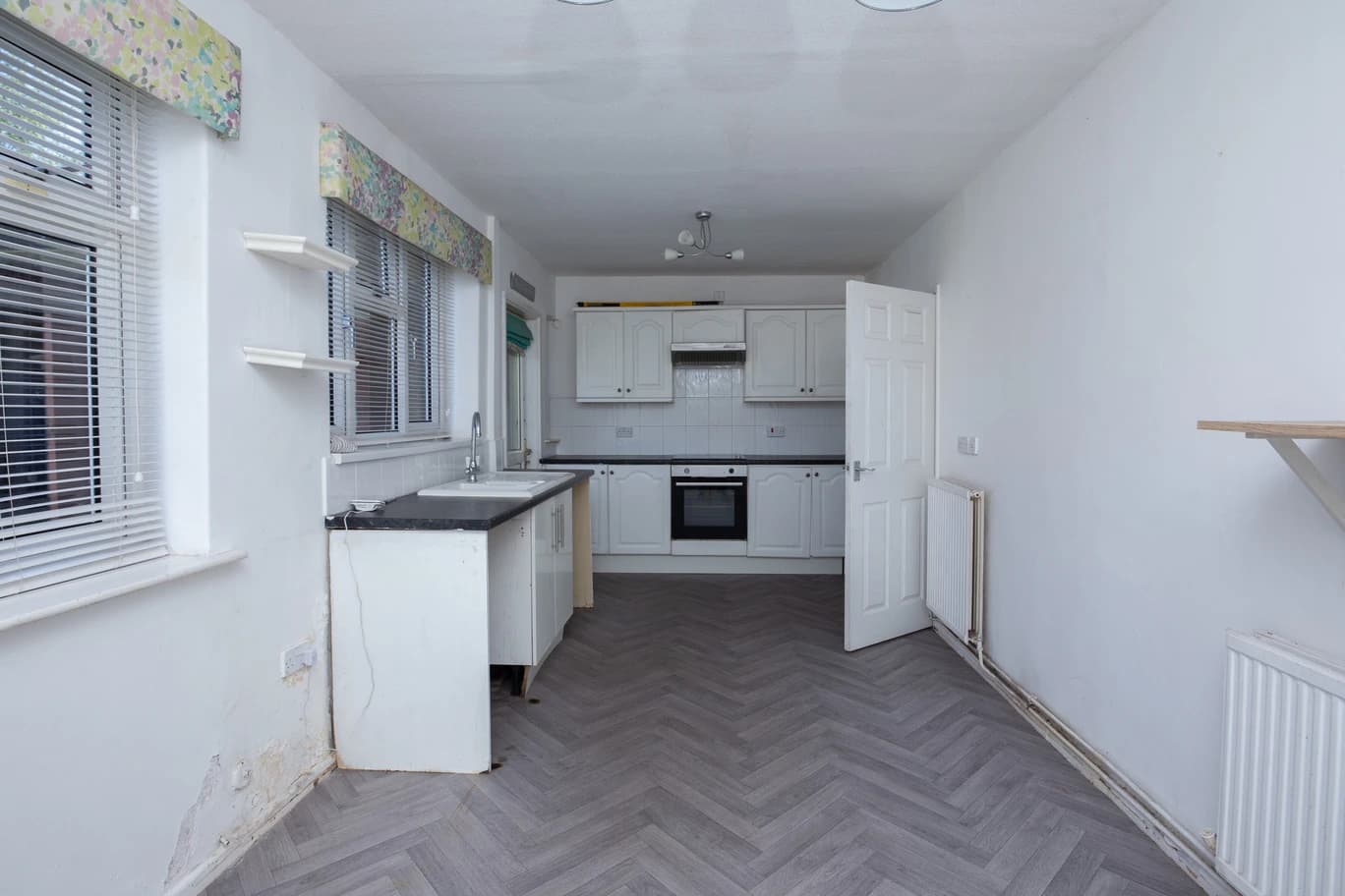 property photo 6 of 19