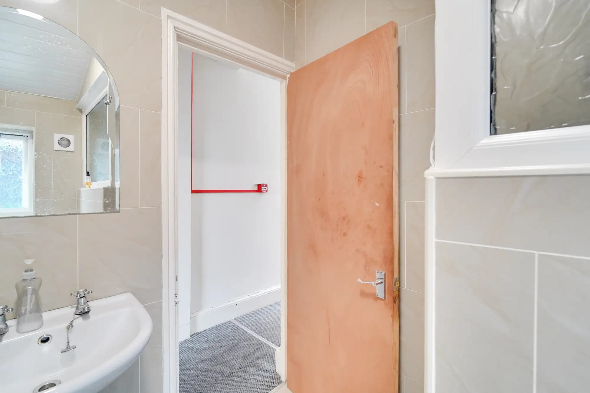 property photo 6 of 19