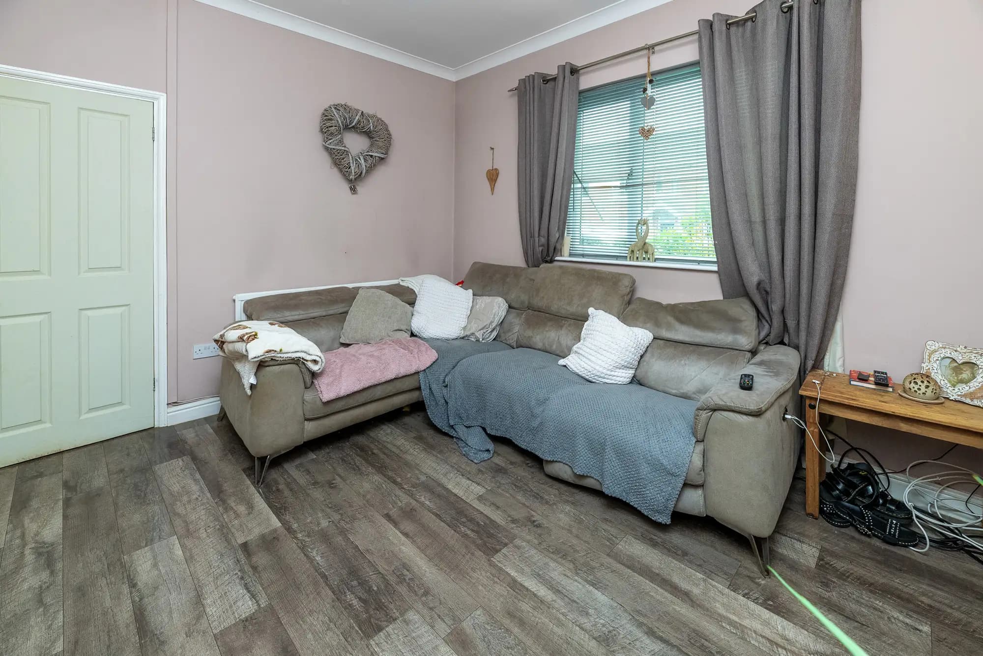 property photo 4 of 32