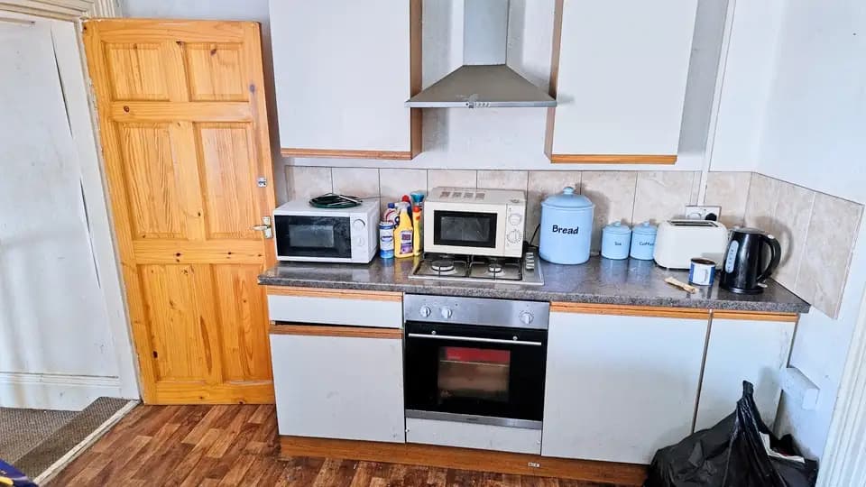 property photo 4 of 9