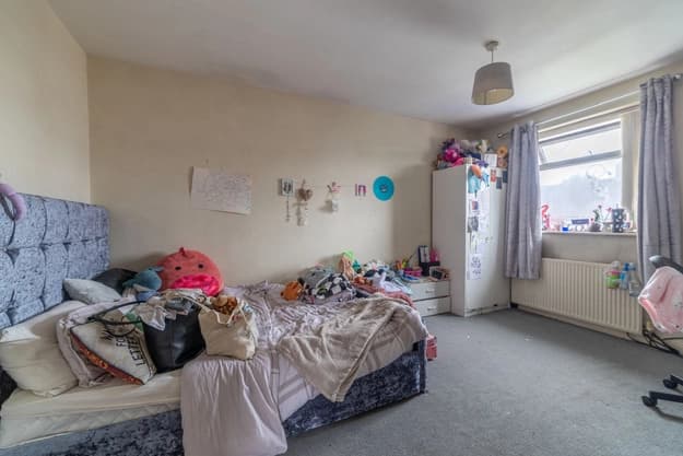 property photo 12 of 17