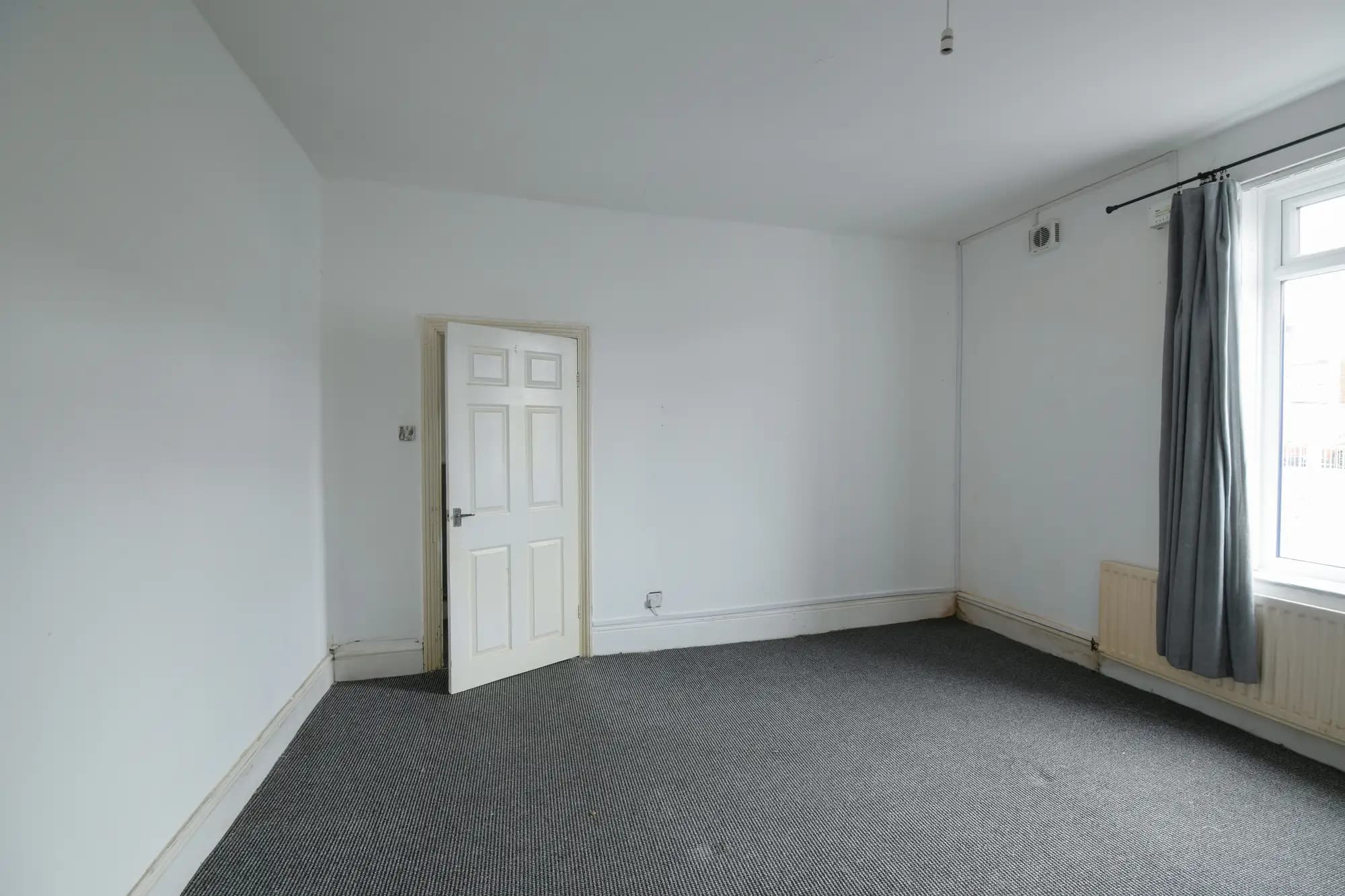 property photo 9 of 14