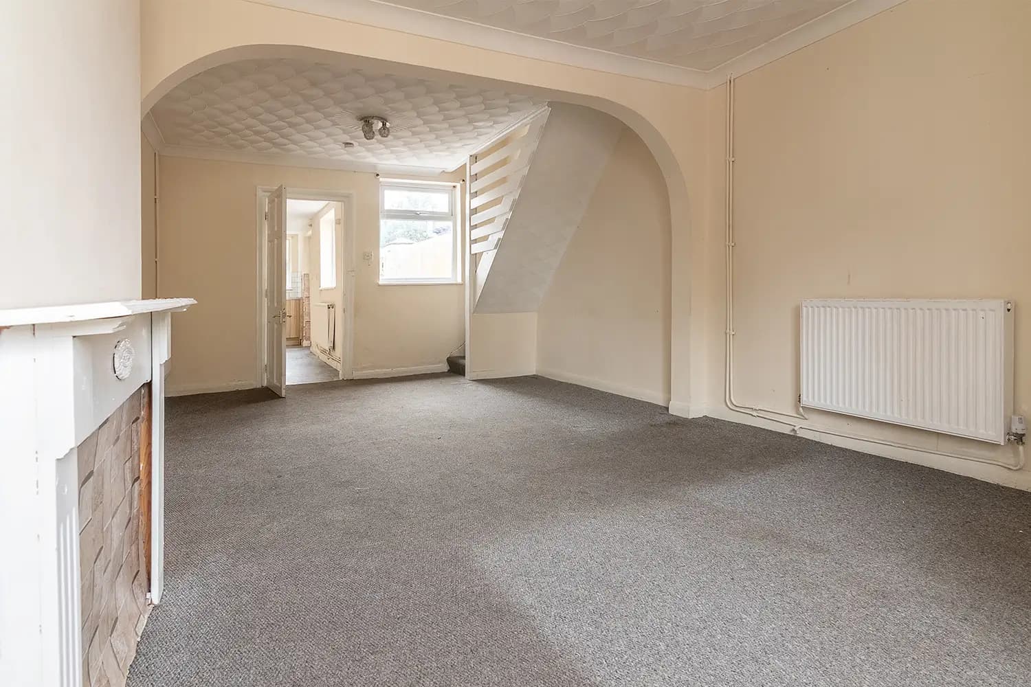 property photo 4 of 28