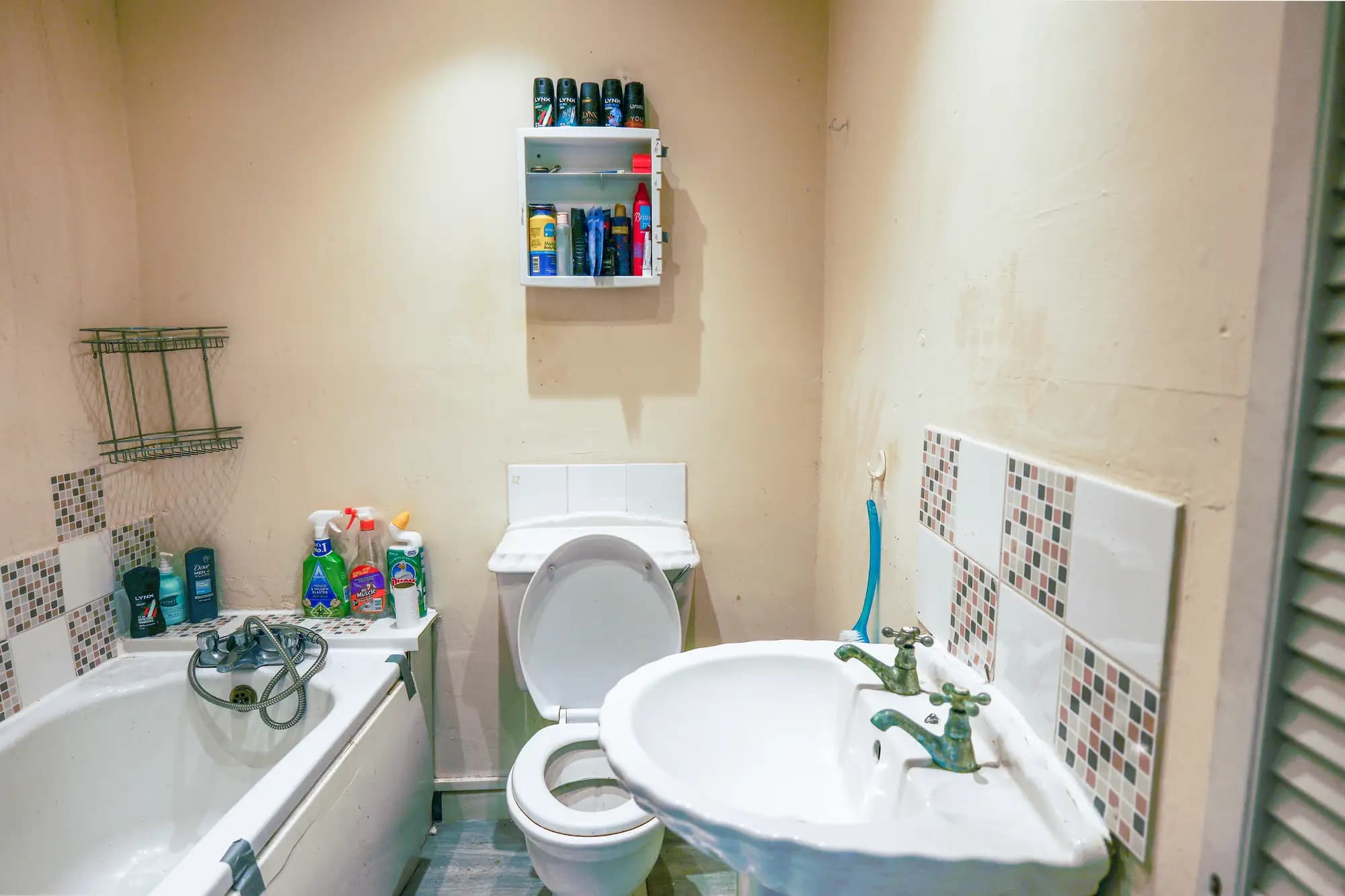 property photo 6 of 15