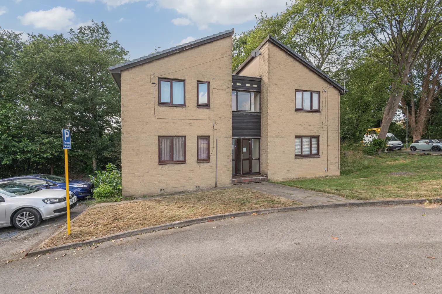 property photo 1 of 10