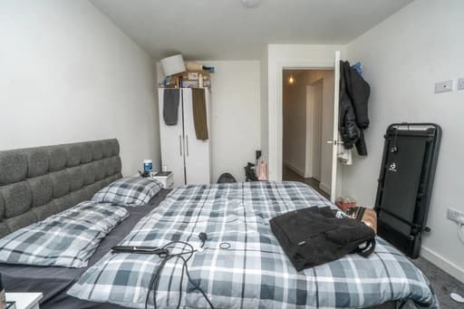 property photo 16 of 25