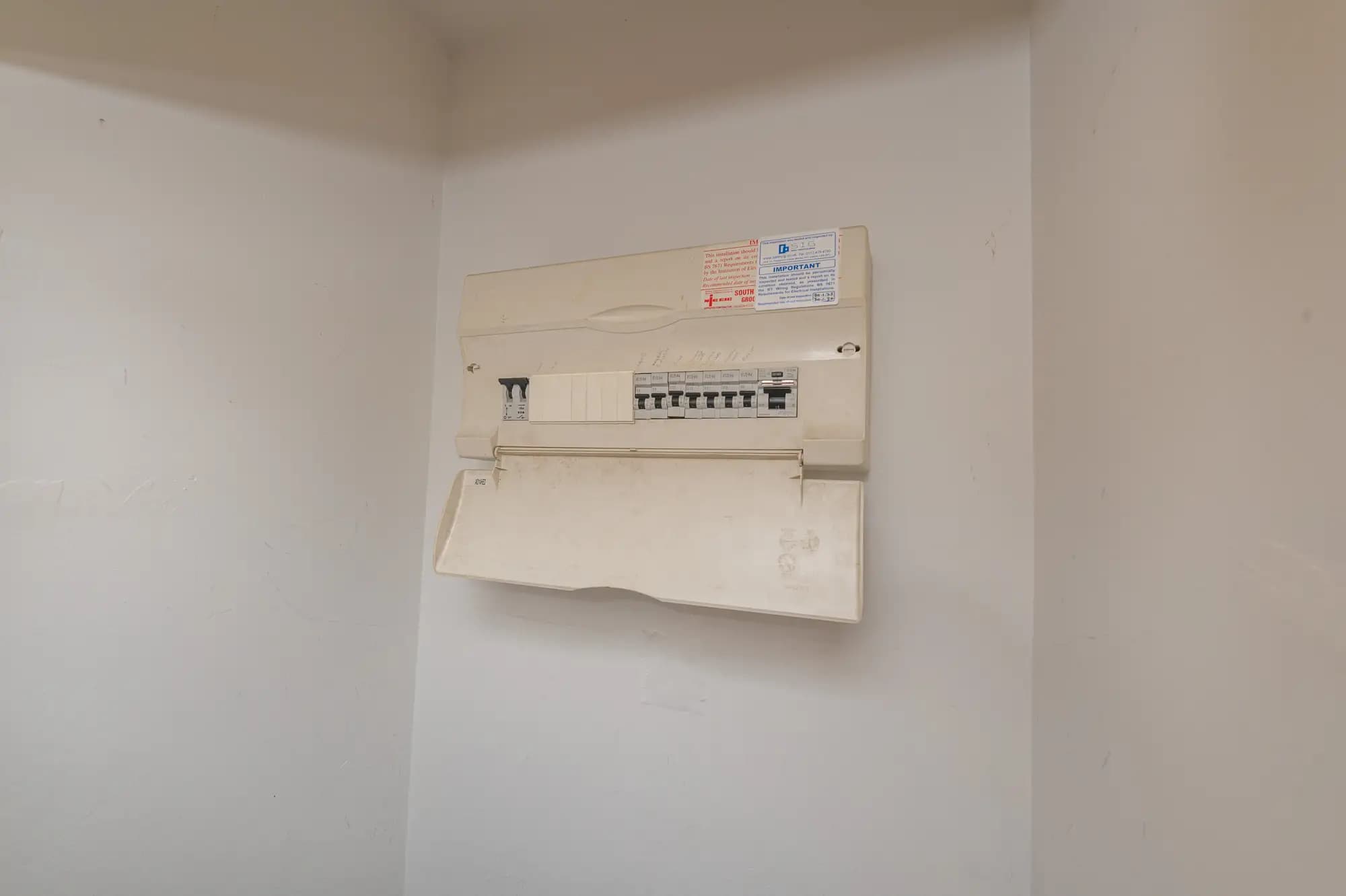 property photo 8 of 12