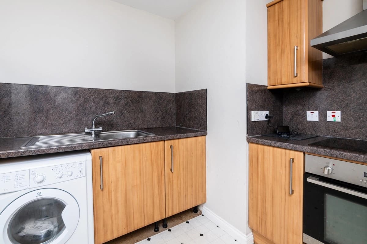 property photo 6 of 18