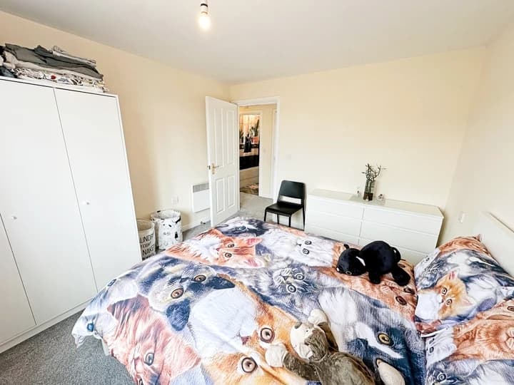 property photo 11 of 18