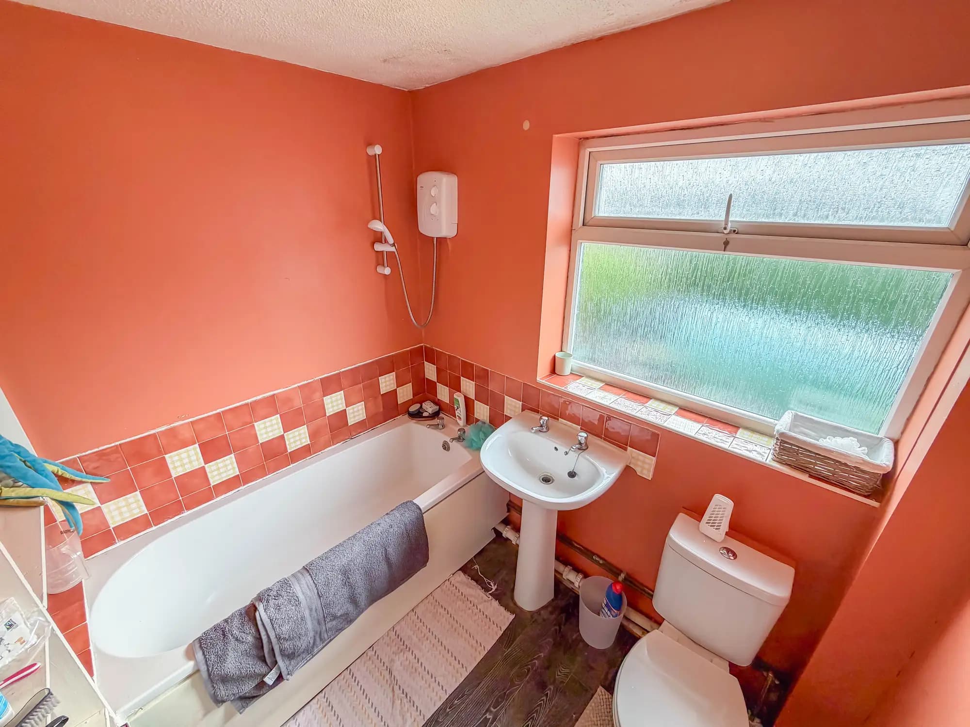 property photo 9 of 19