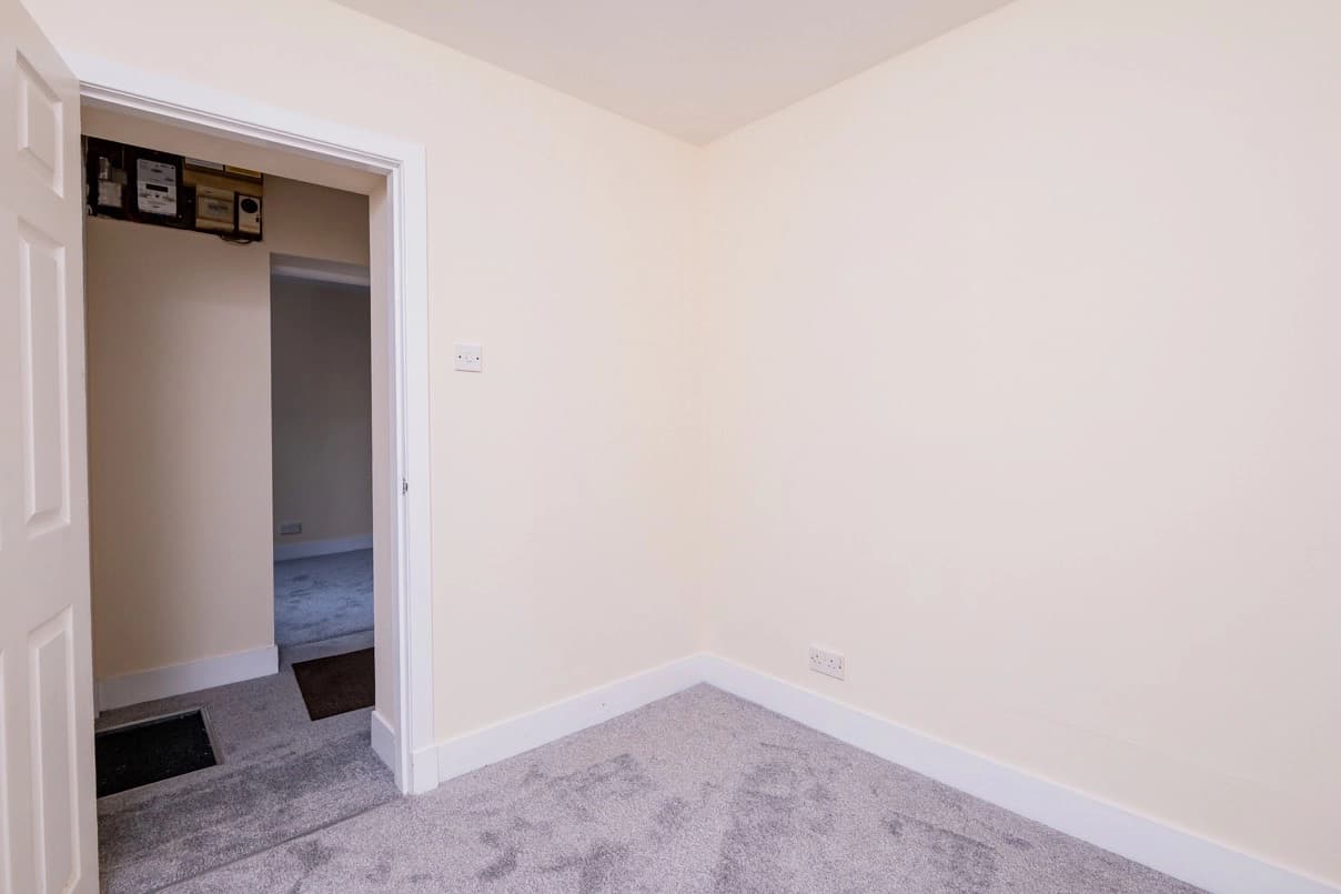 property photo 7 of 16