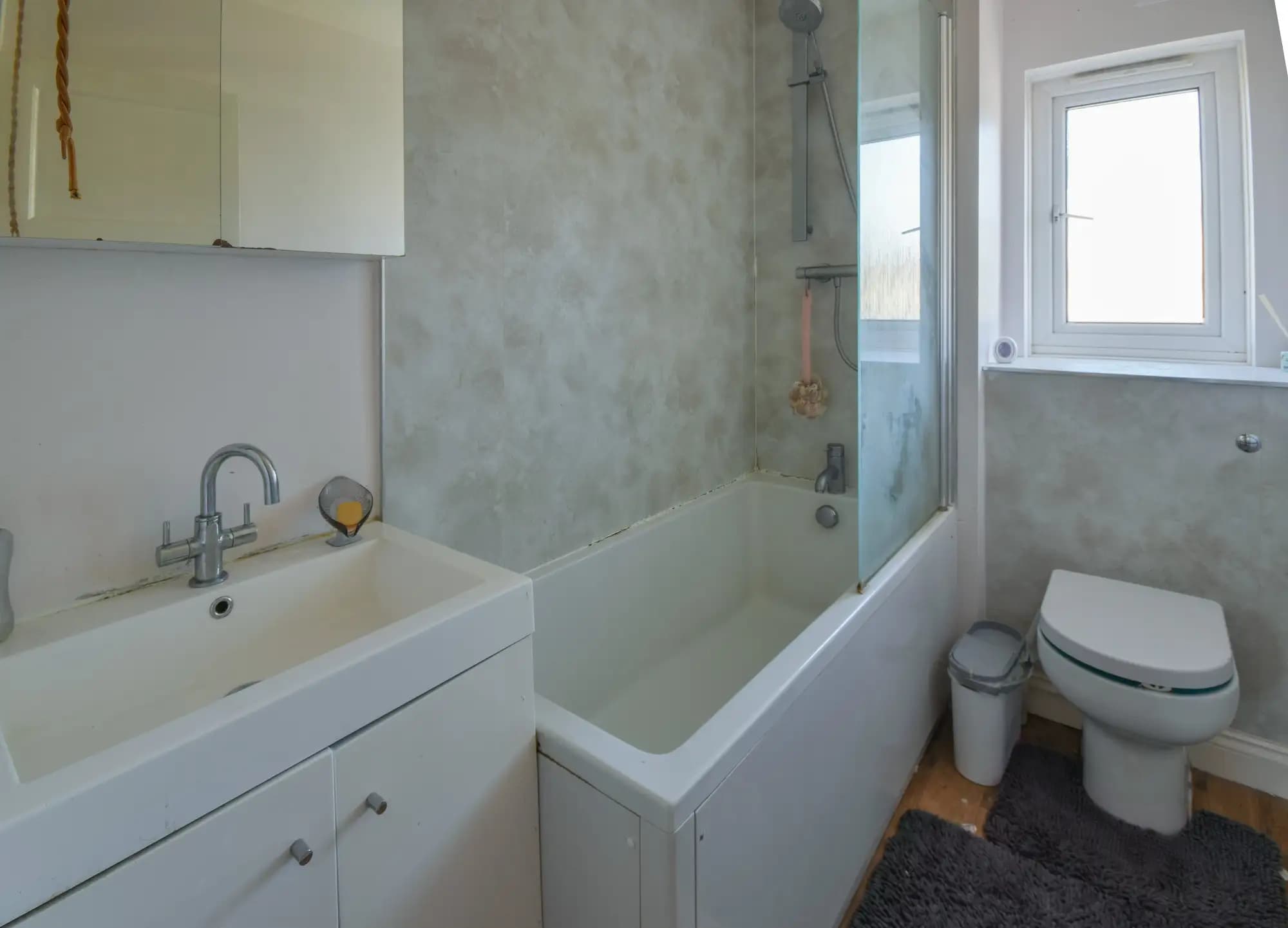 property photo 8 of 16