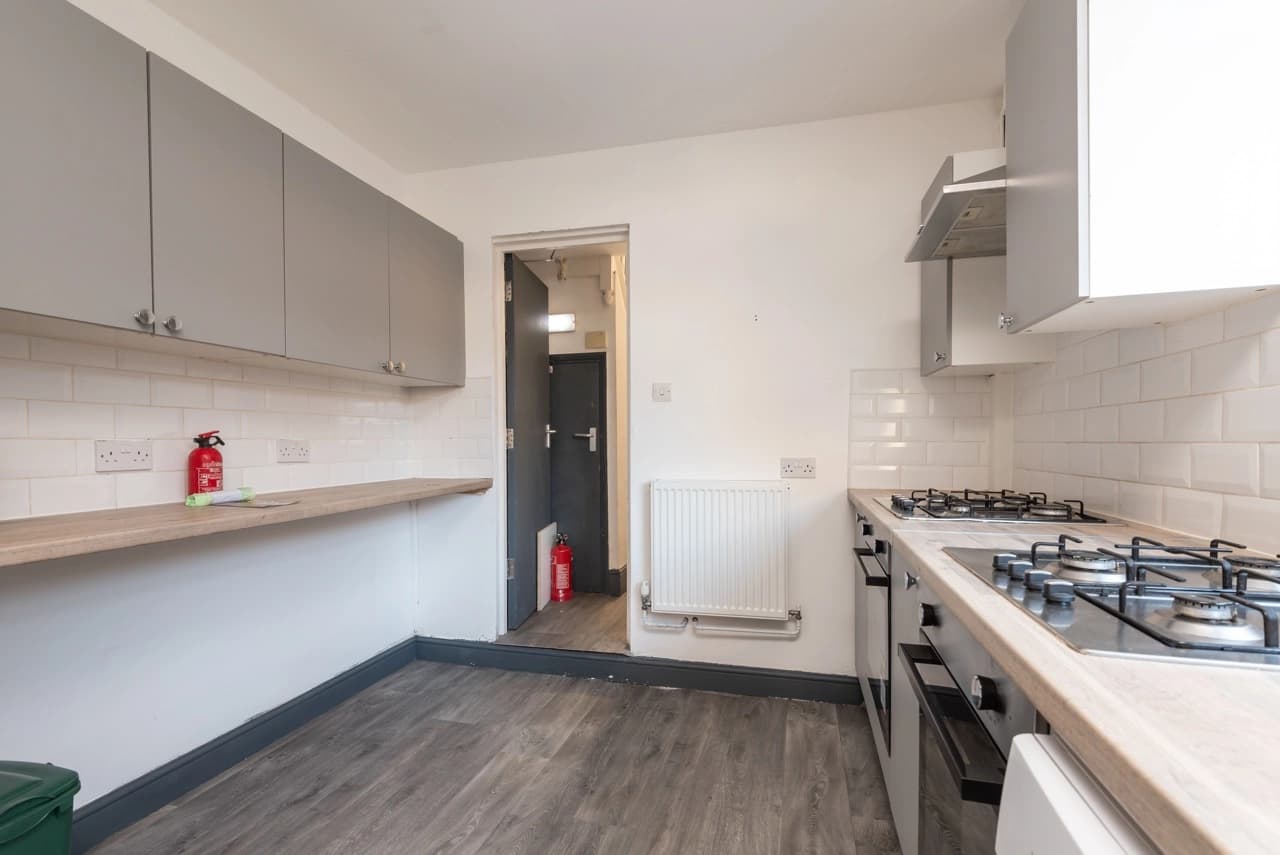 property photo 4 of 40