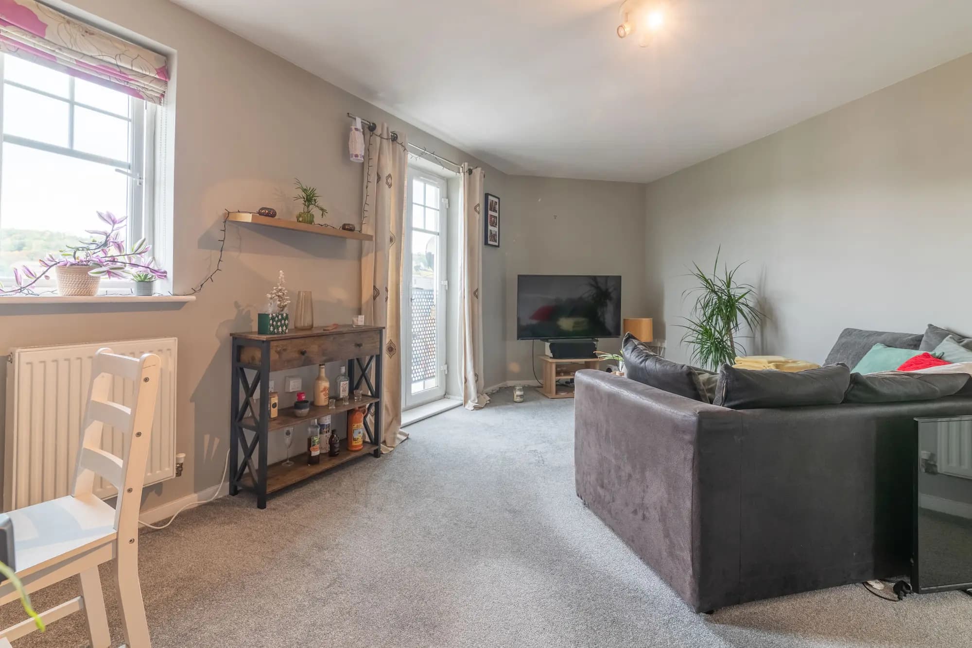 property photo 4 of 17