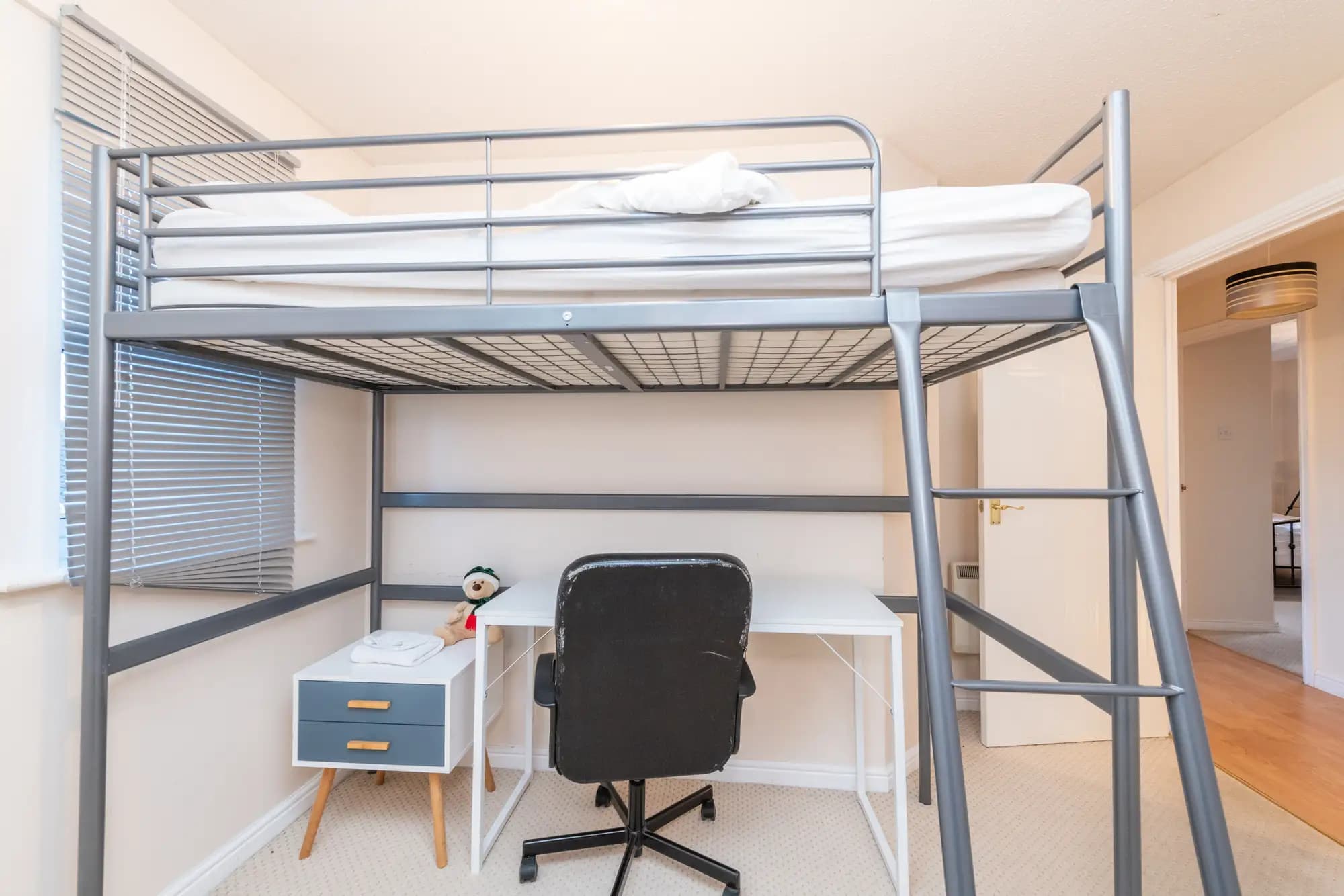 property photo 17 of 32