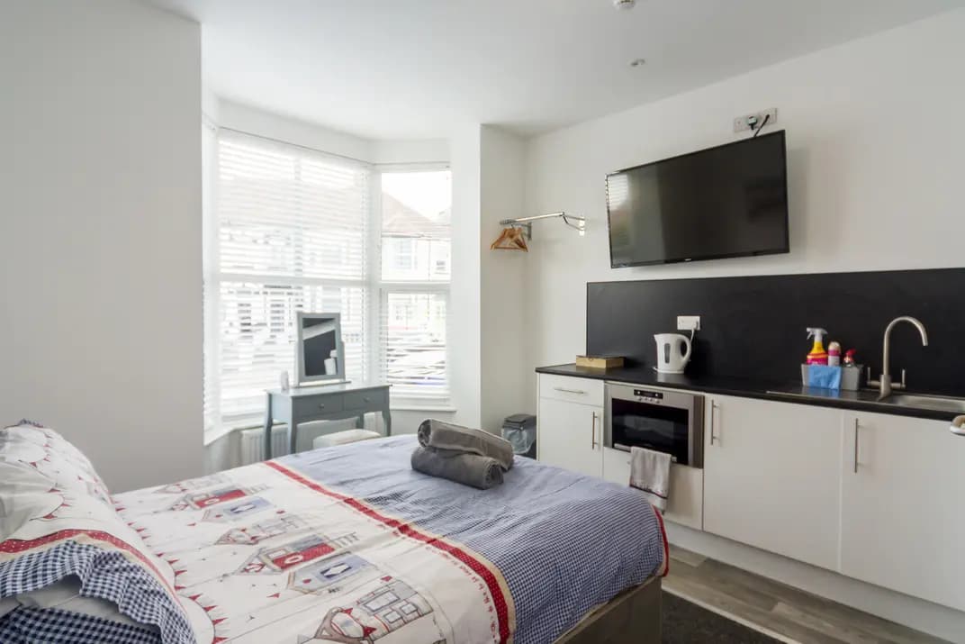 property photo 7 of 40