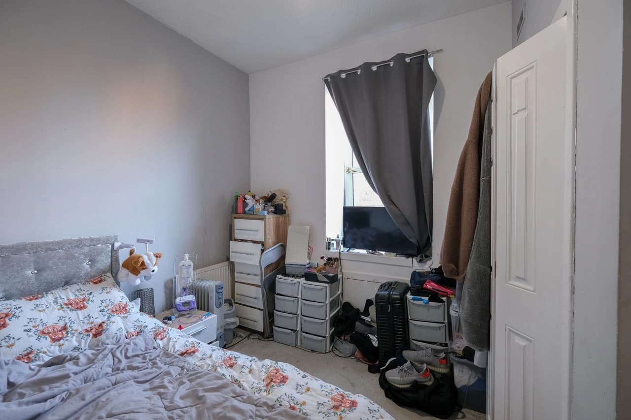 property photo 11 of 17