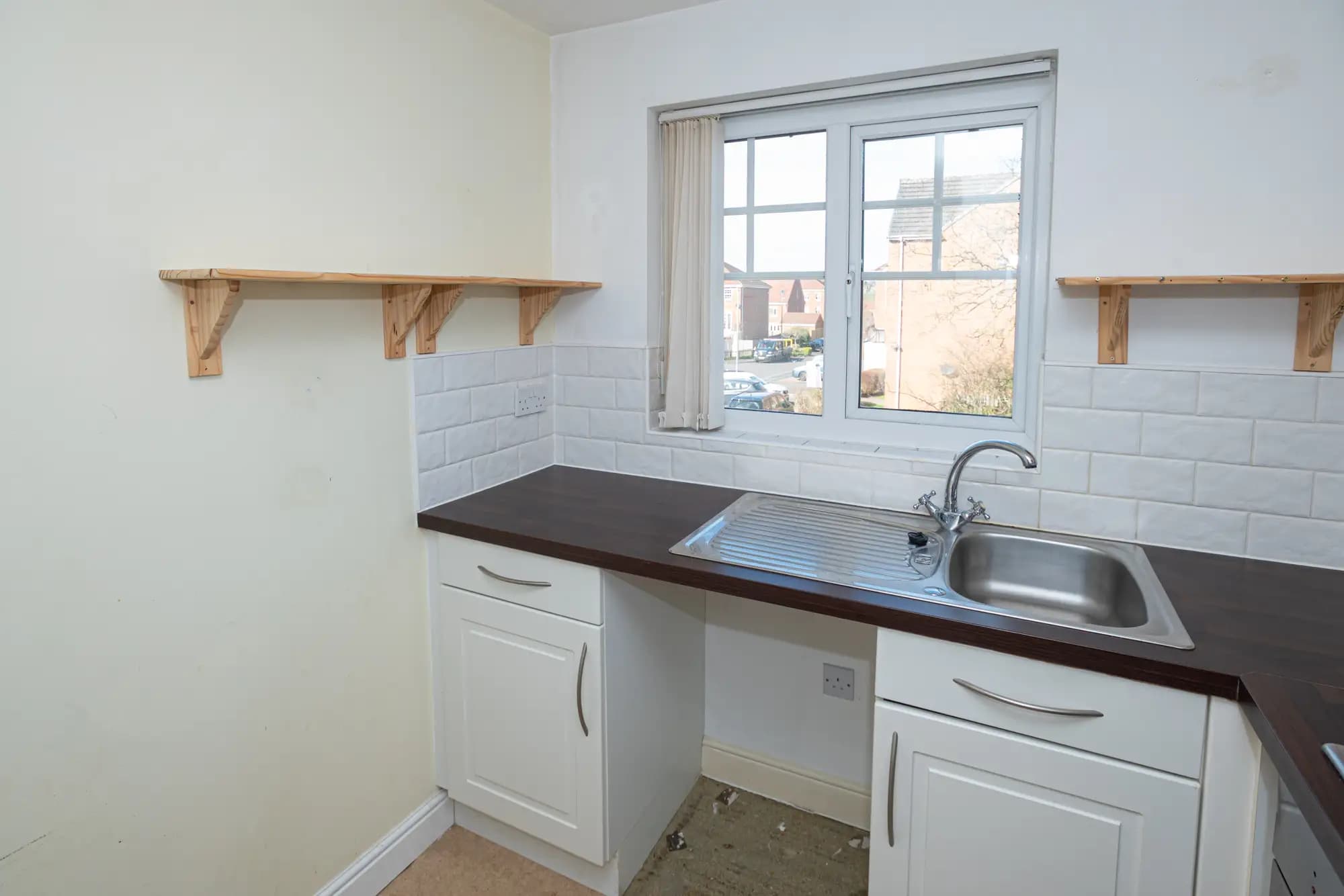 property photo 7 of 15