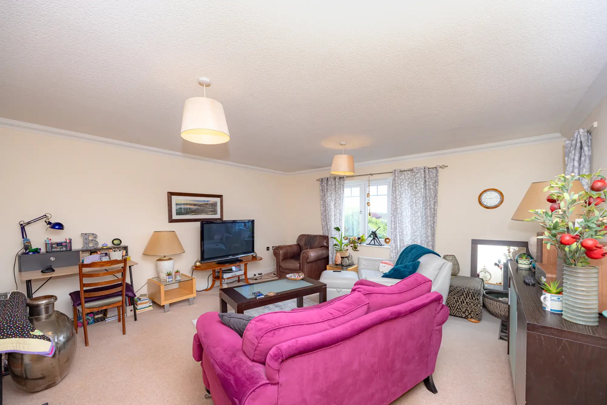 property photo 4 of 12