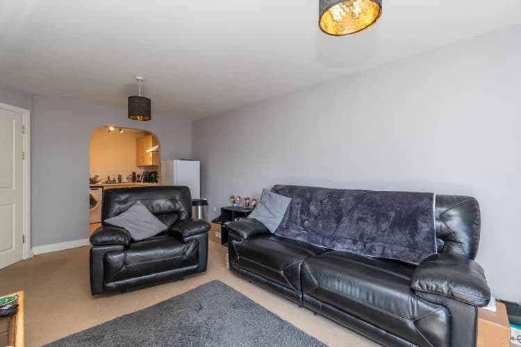 property photo 3 of 32
