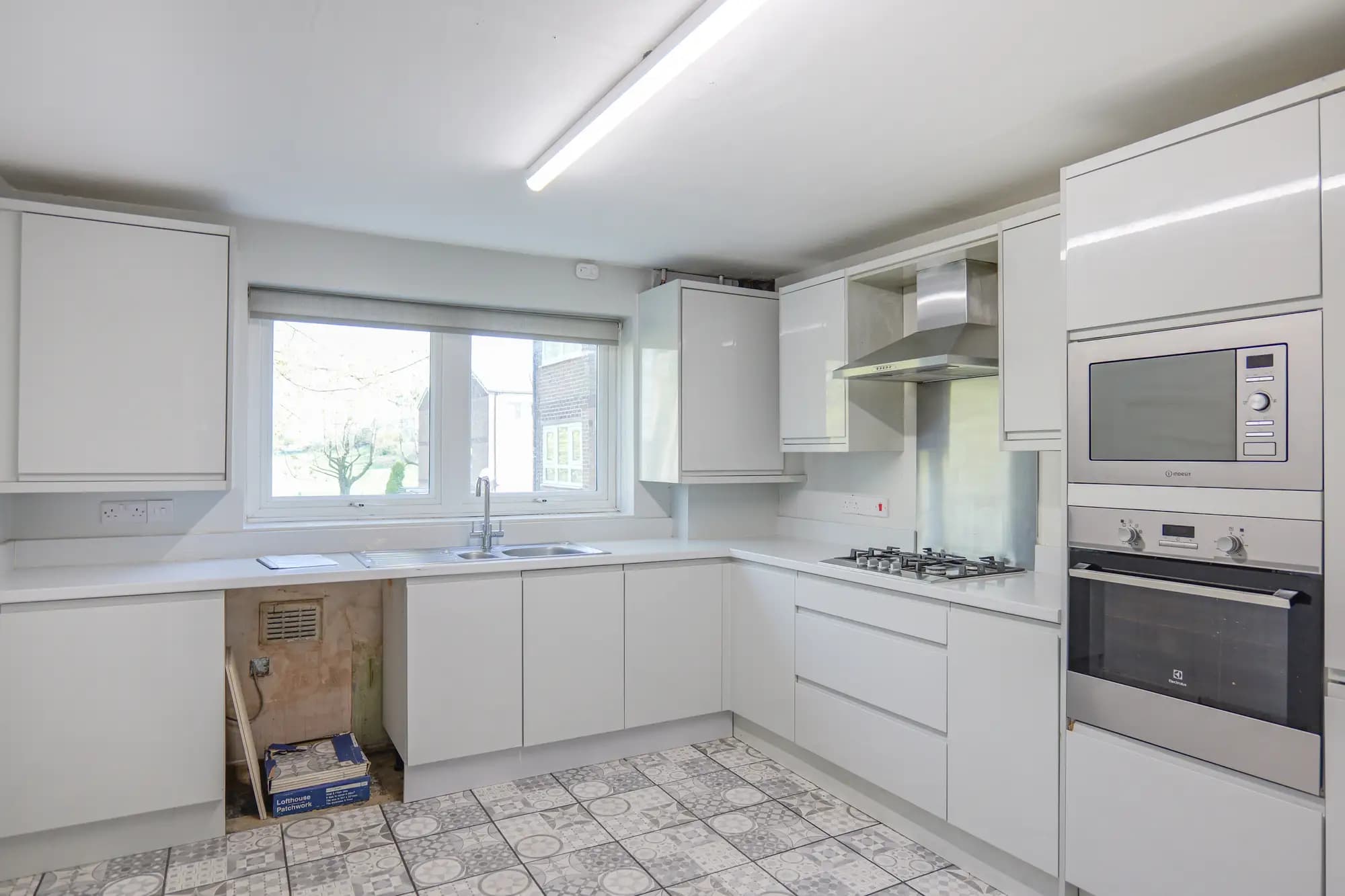 property photo 5 of 16