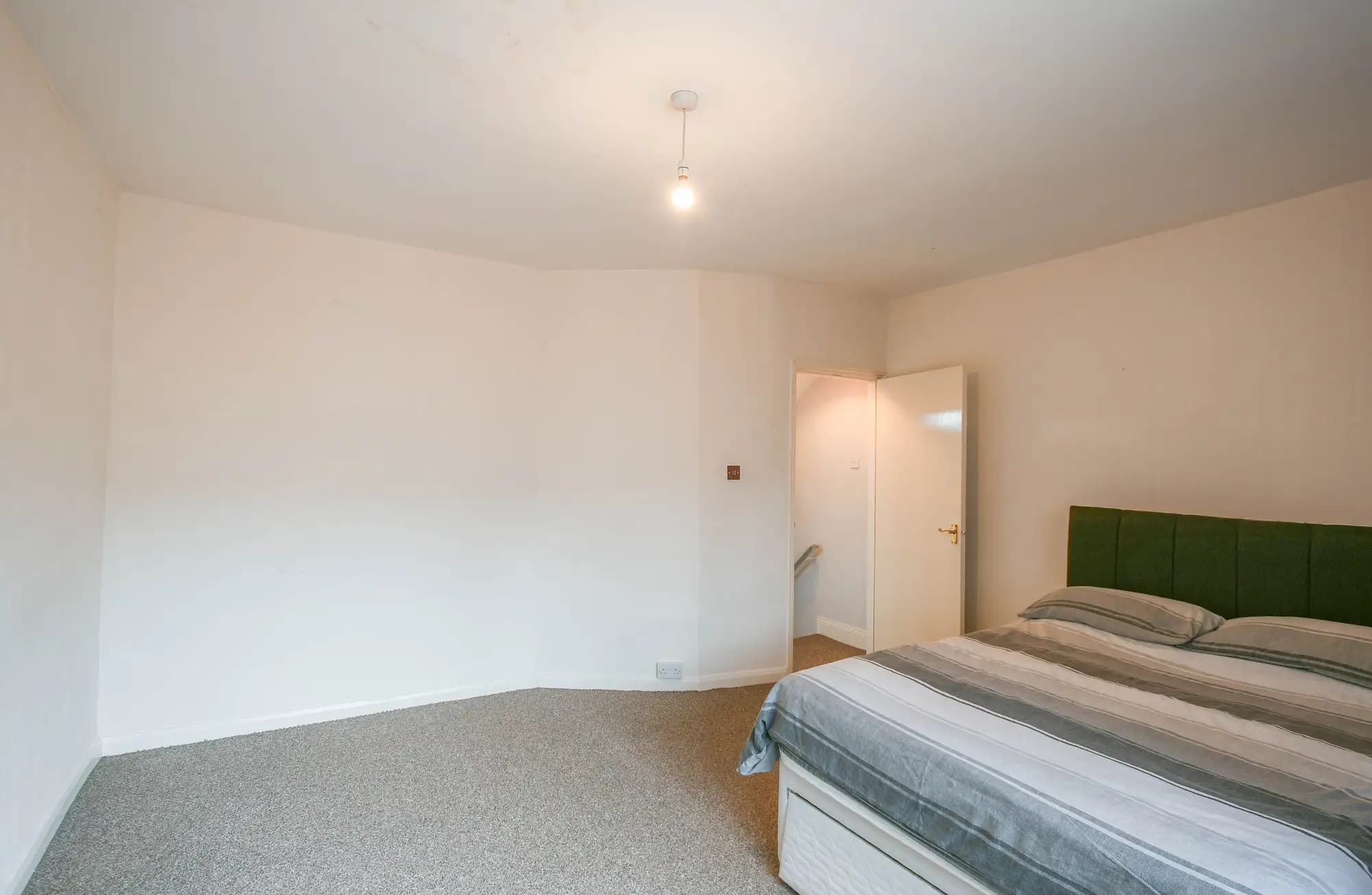 property photo 13 of 20