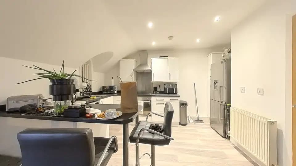 property photo 5 of 26