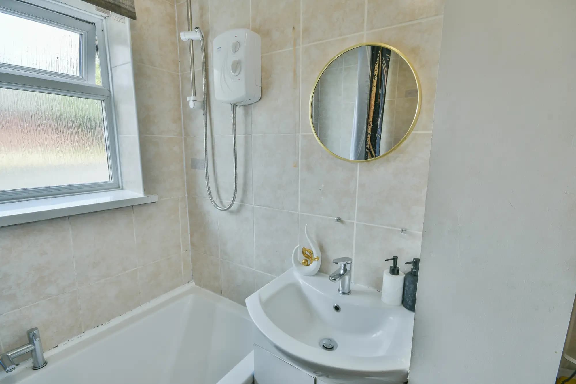 property photo 8 of 20