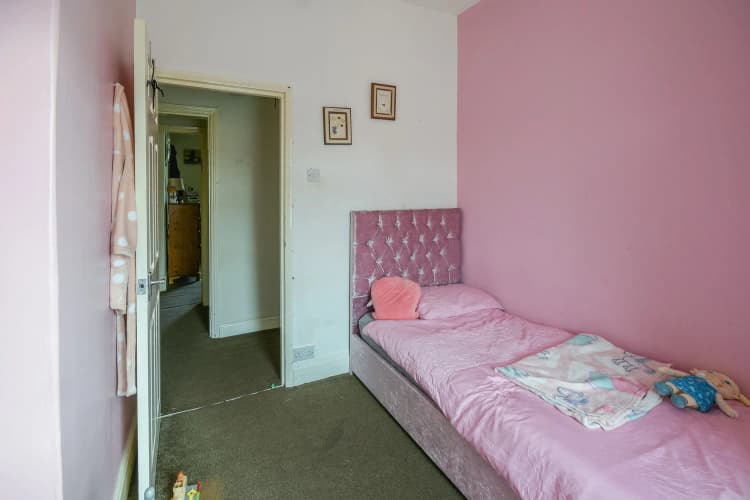 property photo 10 of 18