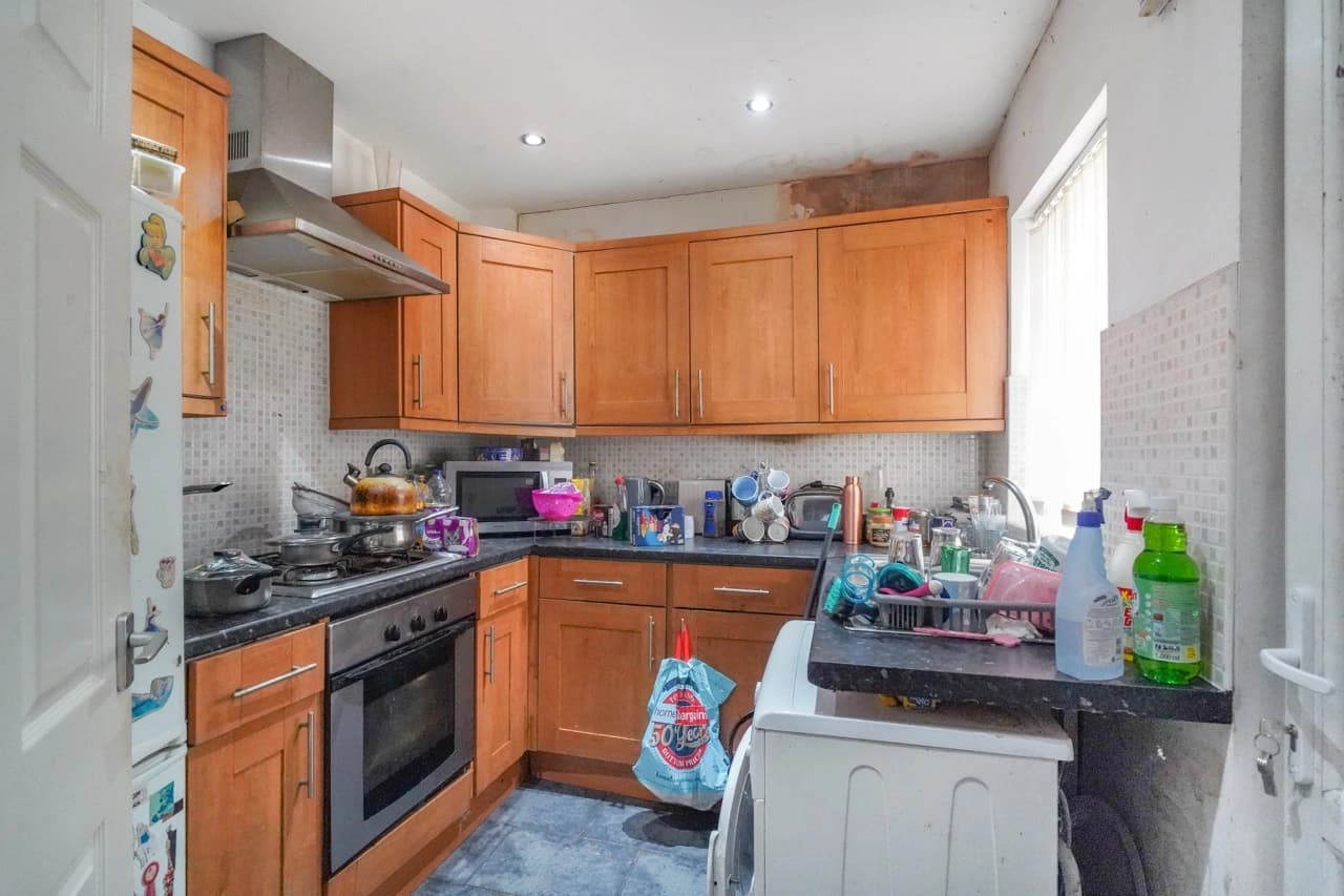 property photo 4 of 15