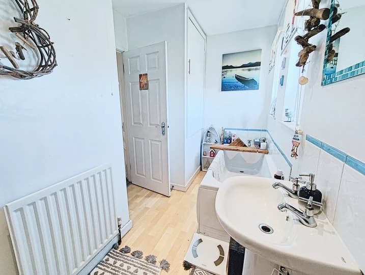 property photo 9 of 19