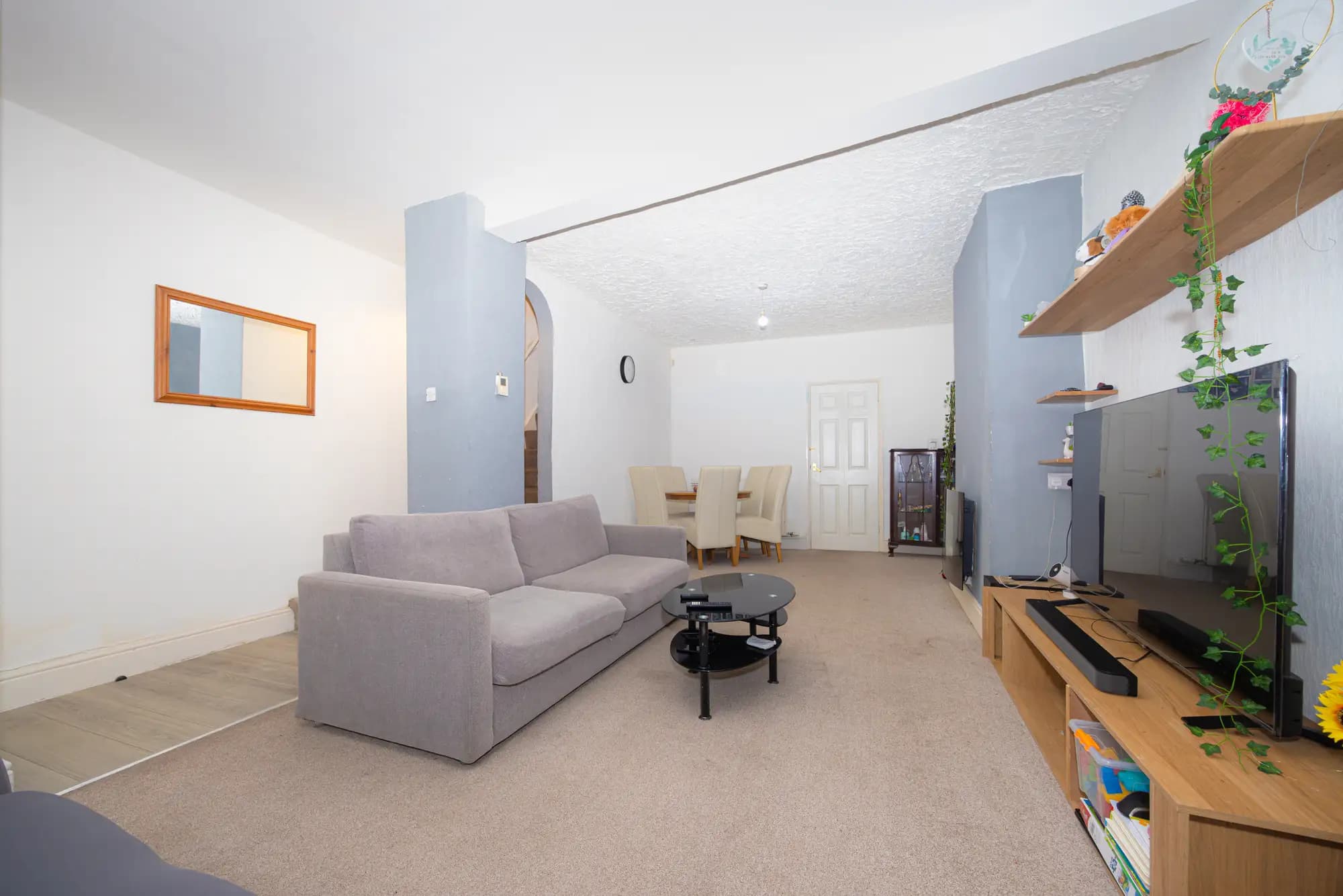 property photo 4 of 15