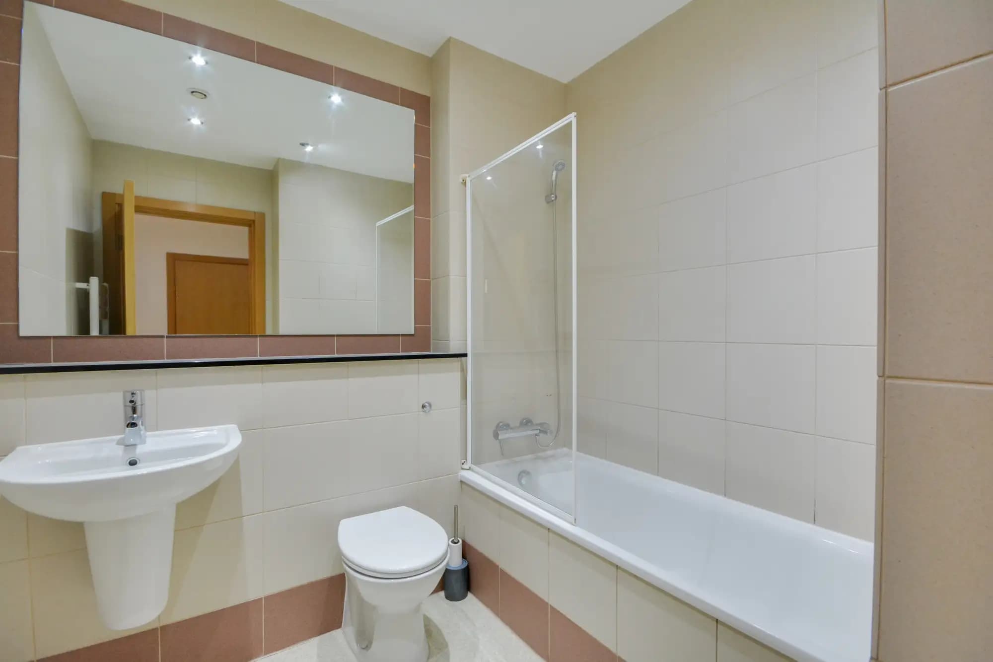 property photo 10 of 25